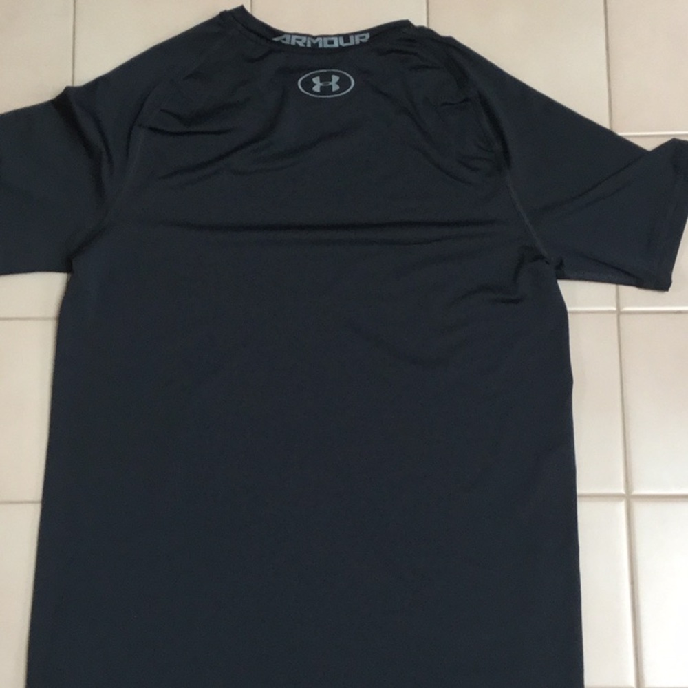 Under Armor Short Sleeved Shirt - Picture 2 of 4